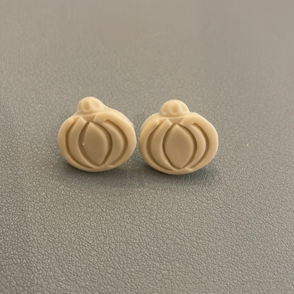 Cream pumpkin earrings